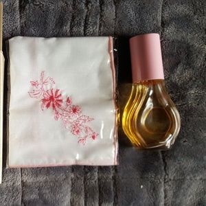 AVON FLORAL ACCENTS GIFT SET SWEET HONESTY COLOGNE AND HANDKERCHIEF - NEW IN BOX